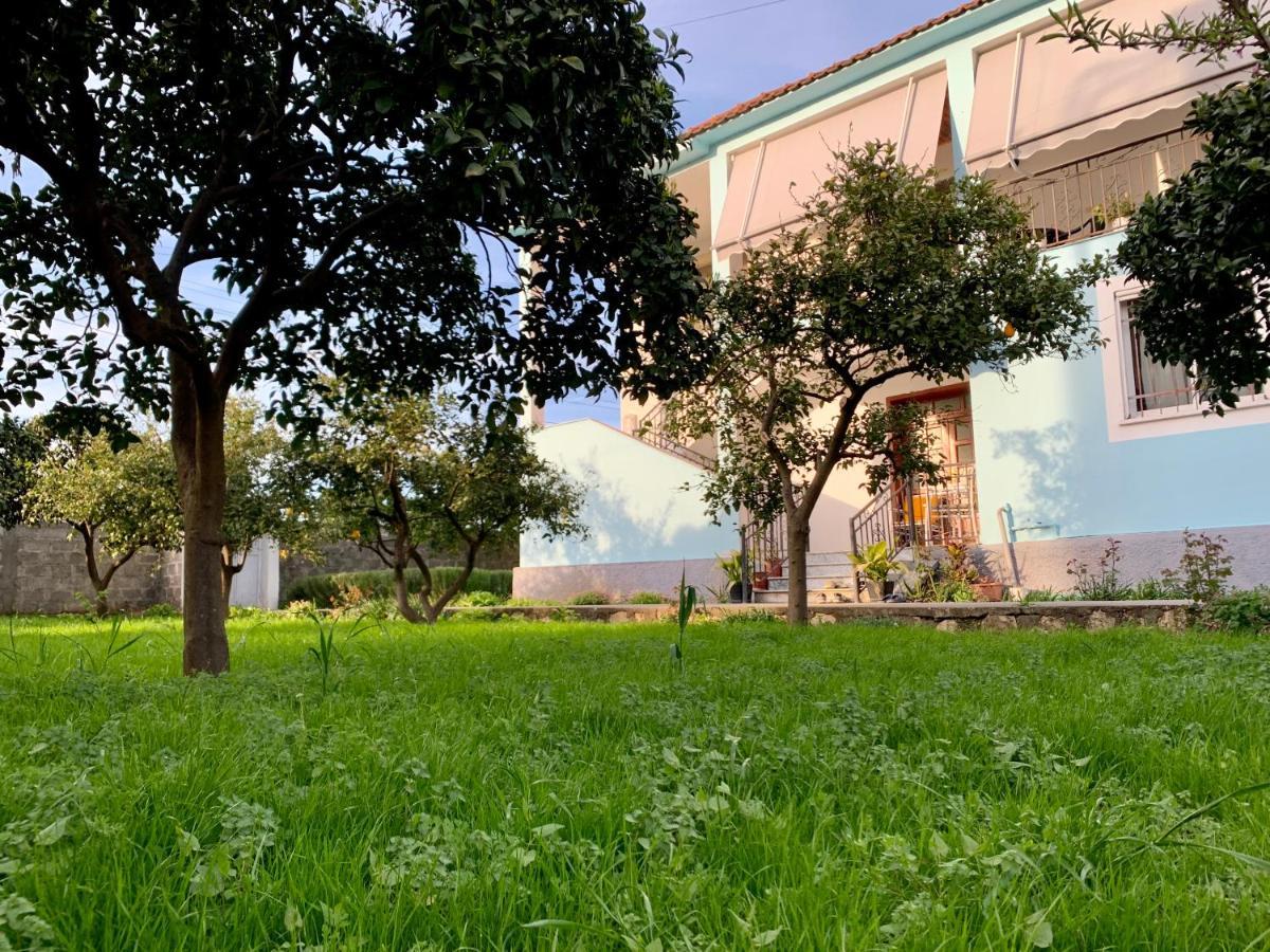 Mia - Entire With Balcony & Garden *